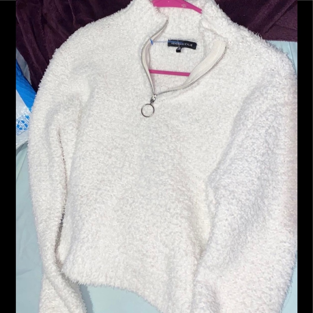 Kendall & Kylie white fuzzy sod Sherpa